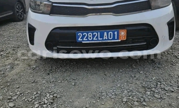 Ra Àlòkù Kia Pregio funfun Ọkọ̀ in Cotonou ni Benin Ra Àlòkù Kia Pregio funfun Ọkọ̀ in Cotonou ni Benin