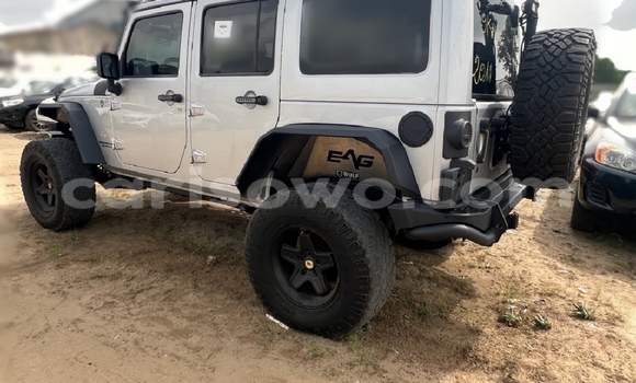 Sayi Na hannu Jeep Wrangler Azurfa Mota in Cotonou a Benin Sayi Na hannu Jeep Wrangler Azurfa Mota in Cotonou a Benin