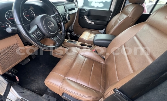 Sayi Na hannu Jeep Wrangler Azurfa Mota in Cotonou a Benin Sayi Na hannu Jeep Wrangler Azurfa Mota in Cotonou a Benin