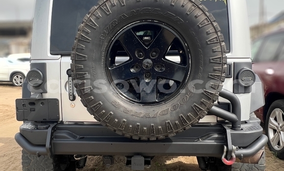 Sayi Na hannu Jeep Wrangler Azurfa Mota in Cotonou a Benin Sayi Na hannu Jeep Wrangler Azurfa Mota in Cotonou a Benin