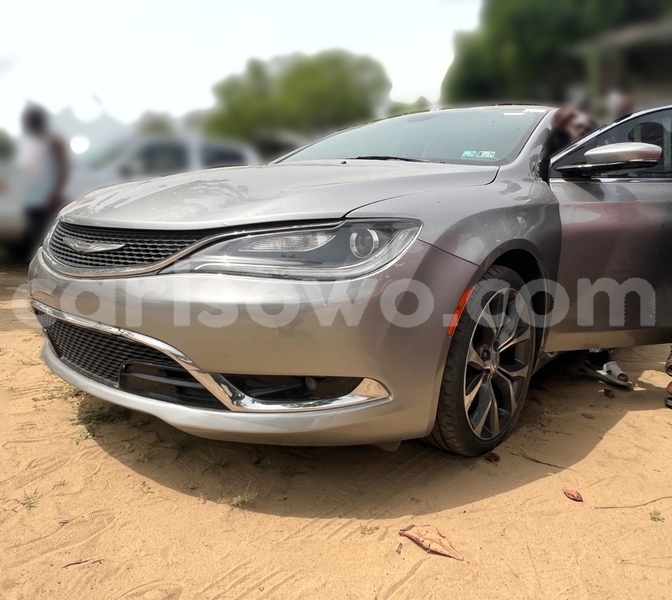 Big with watermark chrysler 200 benin cotonou 24485