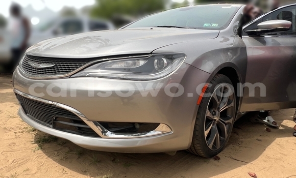Sayi Na hannu Chrysler 200 Azurfa Mota in Cotonou a Benin Sayi Na hannu Chrysler 200 Azurfa Mota in Cotonou a Benin
