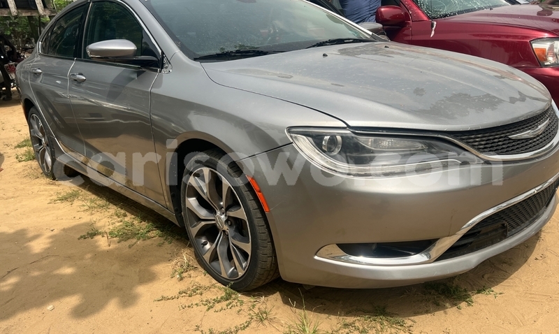 Big with watermark chrysler 200 benin cotonou 24485
