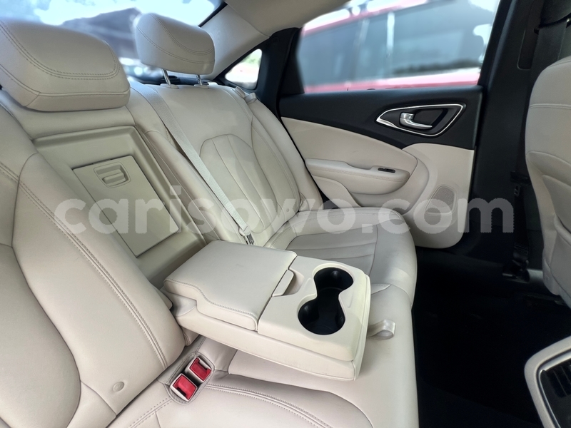 Big with watermark chrysler 200 benin cotonou 24485