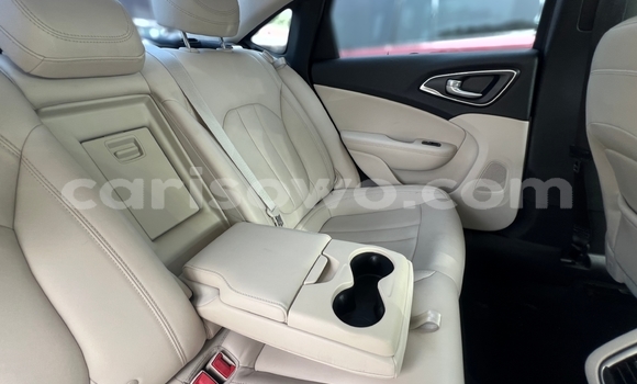 Sayi Na hannu Chrysler 200 Azurfa Mota in Cotonou a Benin Sayi Na hannu Chrysler 200 Azurfa Mota in Cotonou a Benin
