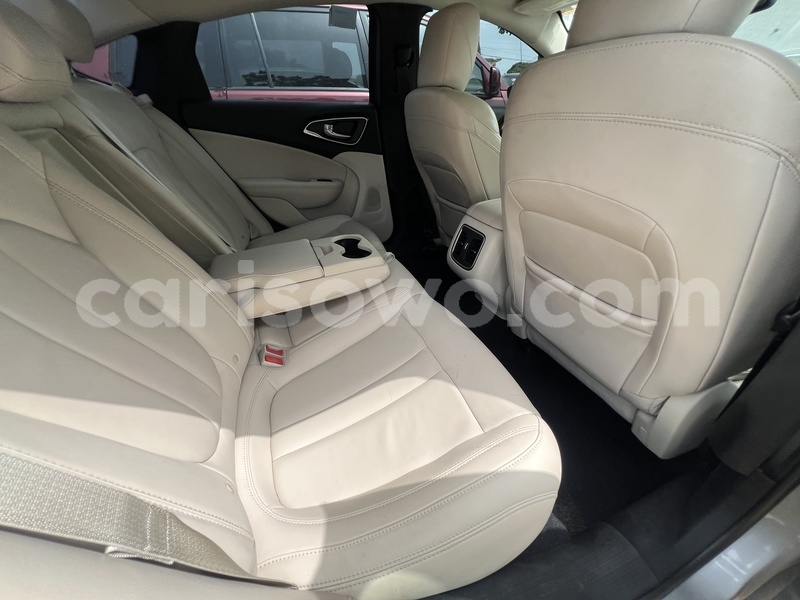 Big with watermark chrysler 200 benin cotonou 24485