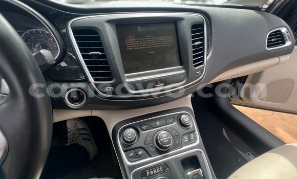 Sayi Na hannu Chrysler 200 Azurfa Mota in Cotonou a Benin Sayi Na hannu Chrysler 200 Azurfa Mota in Cotonou a Benin