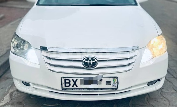 Acheter Occasion Voiture Toyota Avalon Blanc à Abomey Calavi, Benin