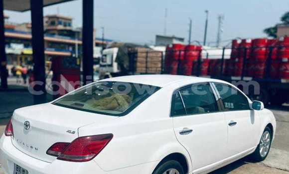 Ra Àlòkù Toyota Avalon funfun Ọkọ̀ in Abomey Calavi ni Benin Ra Àlòkù Toyota Avalon funfun Ọkọ̀ in Abomey Calavi ni Benin