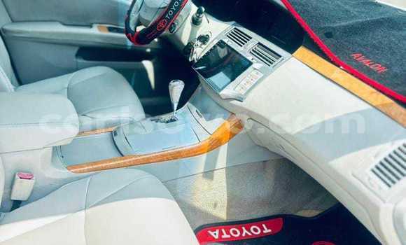 Ra Àlòkù Toyota Avalon funfun Ọkọ̀ in Abomey Calavi ni Benin Ra Àlòkù Toyota Avalon funfun Ọkọ̀ in Abomey Calavi ni Benin