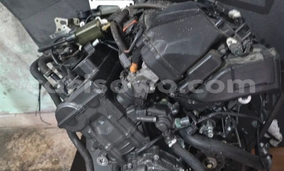 Sayi Imported Kawazaki Z 750 Azurfa Motsi in Cotonou a Benin Sayi Imported Kawazaki Z 750 Azurfa Motsi in Cotonou a Benin