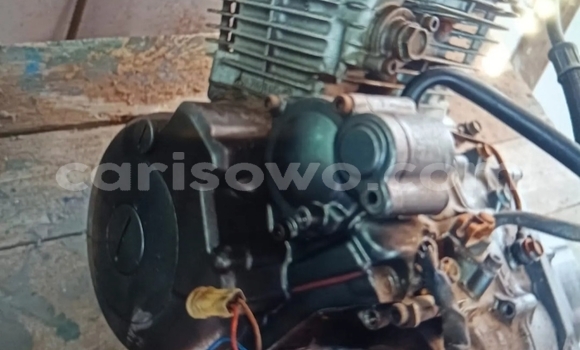 Sayi Imported Kawazaki Z 750 Azurfa Motsi in Cotonou a Benin Sayi Imported Kawazaki Z 750 Azurfa Motsi in Cotonou a Benin