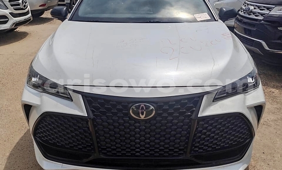 Sayi Na hannu Toyota Avalon White Mota in Cotonou a Benin Sayi Na hannu Toyota Avalon White Mota in Cotonou a Benin