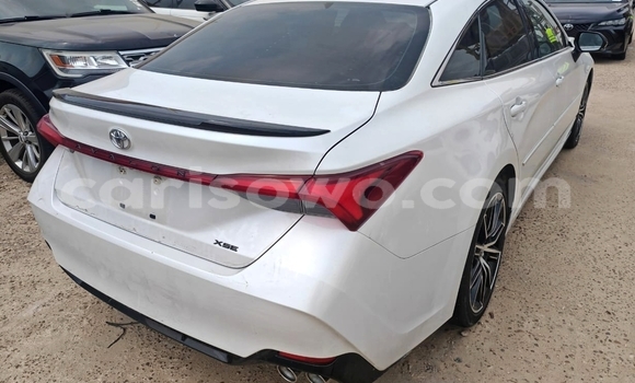 Sayi Na hannu Toyota Avalon White Mota in Cotonou a Benin Sayi Na hannu Toyota Avalon White Mota in Cotonou a Benin