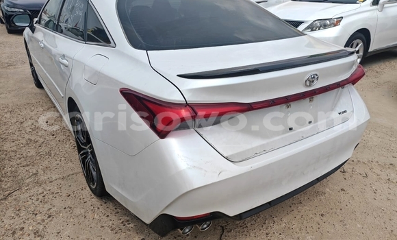 Sayi Na hannu Toyota Avalon White Mota in Cotonou a Benin Sayi Na hannu Toyota Avalon White Mota in Cotonou a Benin