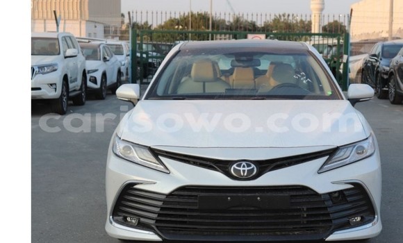 Ra Àlòkù Toyota Camry funfun Ọkọ̀ in Porto-novo ni West africa