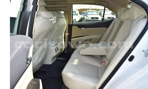 Ra Àlòkù Toyota Camry funfun Ọkọ̀ in Porto-novo ni West africa Ra Àlòkù Toyota Camry funfun Ọkọ̀ in Porto-novo ni West africa