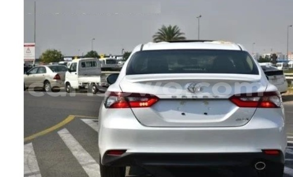 Ra Àlòkù Toyota Camry funfun Ọkọ̀ in Porto-novo ni West africa Ra Àlòkù Toyota Camry funfun Ọkọ̀ in Porto-novo ni West africa