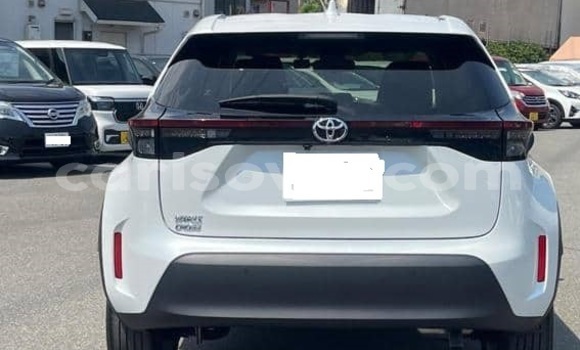 Ra Àlòkù Toyota Yaris funfun Ọkọ̀ in Cotonou ni Benin Ra Àlòkù Toyota Yaris funfun Ọkọ̀ in Cotonou ni Benin