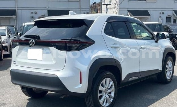 Ra Àlòkù Toyota Yaris funfun Ọkọ̀ in Cotonou ni Benin Ra Àlòkù Toyota Yaris funfun Ọkọ̀ in Cotonou ni Benin