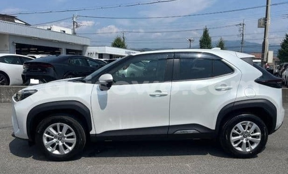 Ra Àlòkù Toyota Yaris funfun Ọkọ̀ in Cotonou ni Benin Ra Àlòkù Toyota Yaris funfun Ọkọ̀ in Cotonou ni Benin