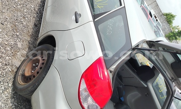 Ra Imported Toyota Matrix Silver Ọkọ̀ in Cotonou ni Benin Ra Imported Toyota Matrix Silver Ọkọ̀ in Cotonou ni Benin