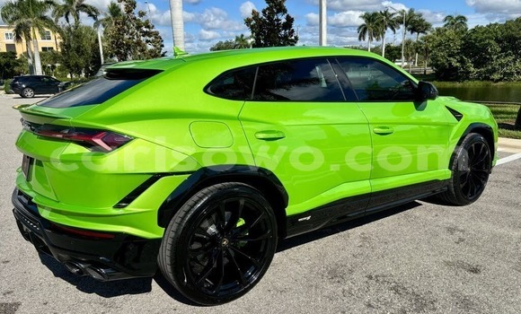 Buy Used Lamborghini Urus Green Car in Comé in Benign Buy Used Lamborghini Urus Green Car in Comé in Benign