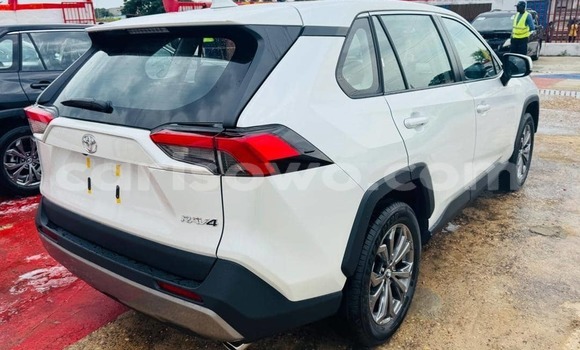 Acheter Neuf Voiture Toyota RAV4 Blanc à Cotonou, Benin Acheter Neuf Voiture Toyota RAV4 Blanc à Cotonou, Benin