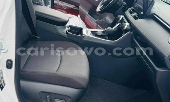 Acheter Neuf Voiture Toyota RAV4 Blanc à Cotonou, Benin Acheter Neuf Voiture Toyota RAV4 Blanc à Cotonou, Benin
