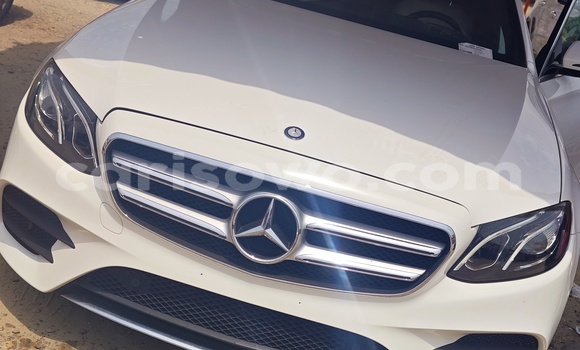 Acheter Occasion Voiture Mercedes-Benz E–Class Blanc à Cotonou, Benin