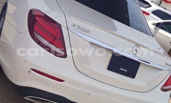 Acheter Occasion Voiture Mercedes-Benz E–Class Blanc à Cotonou, Benin Acheter Occasion Voiture Mercedes-Benz E–Class Blanc à Cotonou, Benin