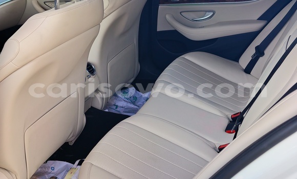 Acheter Occasion Voiture Mercedes-Benz E–Class Blanc à Cotonou, Benin Acheter Occasion Voiture Mercedes-Benz E–Class Blanc à Cotonou, Benin