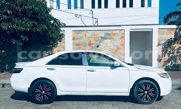 Sayi Na hannu Toyota Camry White Mota in Cotonou a Benin Sayi Na hannu Toyota Camry White Mota in Cotonou a Benin