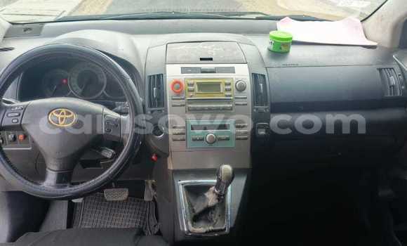 Sayi Na hannu Toyota Corolla Verso Azurfa Mota in Cotonou a Benin Sayi Na hannu Toyota Corolla Verso Azurfa Mota in Cotonou a Benin