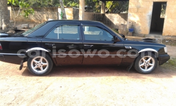 Acheter Occasion Voiture Mercedes‒Benz E-Class Noir à Cotonou au Benin Acheter Occasion Voiture Mercedes‒Benz E-Class Noir à Cotonou au Benin