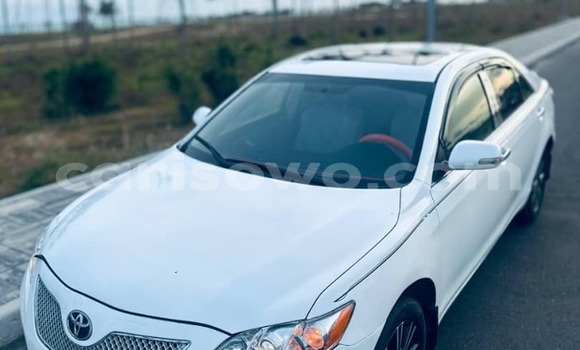 Sayi Na hannu Toyota Camry White Mota in Cotonou a Benin Sayi Na hannu Toyota Camry White Mota in Cotonou a Benin