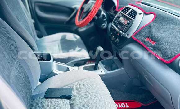 Sayi Na hannu Toyota RAV4 Azurfa Mota in Cotonou a Benin Sayi Na hannu Toyota RAV4 Azurfa Mota in Cotonou a Benin