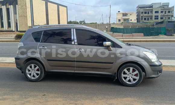 Sayi Na hannu Toyota Corolla Verso Azurfa Mota in Cotonou a Benin Sayi Na hannu Toyota Corolla Verso Azurfa Mota in Cotonou a Benin