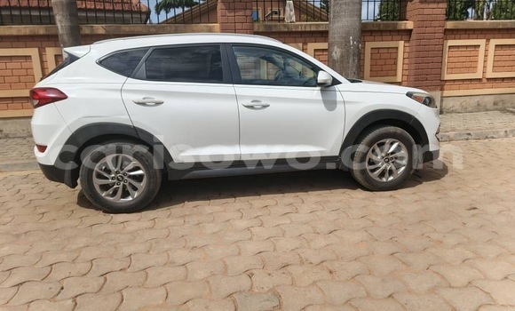 Sayi Na hannu Hyundai Tucson White Mota in Abomey Calavi a Benin Sayi Na hannu Hyundai Tucson White Mota in Abomey Calavi a Benin