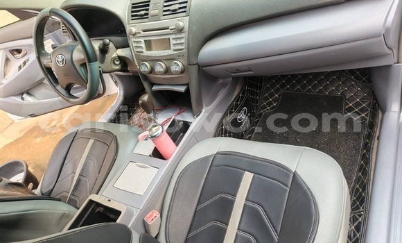 Sayi Na hannu Toyota Camry White Mota in Abomey Calavi a Benin Sayi Na hannu Toyota Camry White Mota in Abomey Calavi a Benin