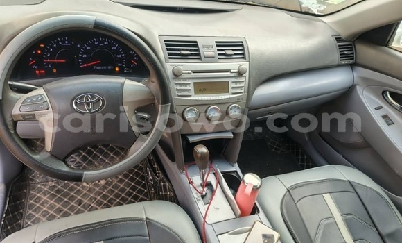 Sayi Na hannu Toyota Camry White Mota in Abomey Calavi a Benin Sayi Na hannu Toyota Camry White Mota in Abomey Calavi a Benin