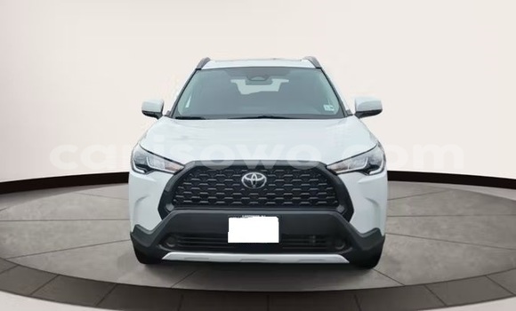 Acheter Occasion Voiture Toyota Corolla Cross Blanc à Cotonou, Benin