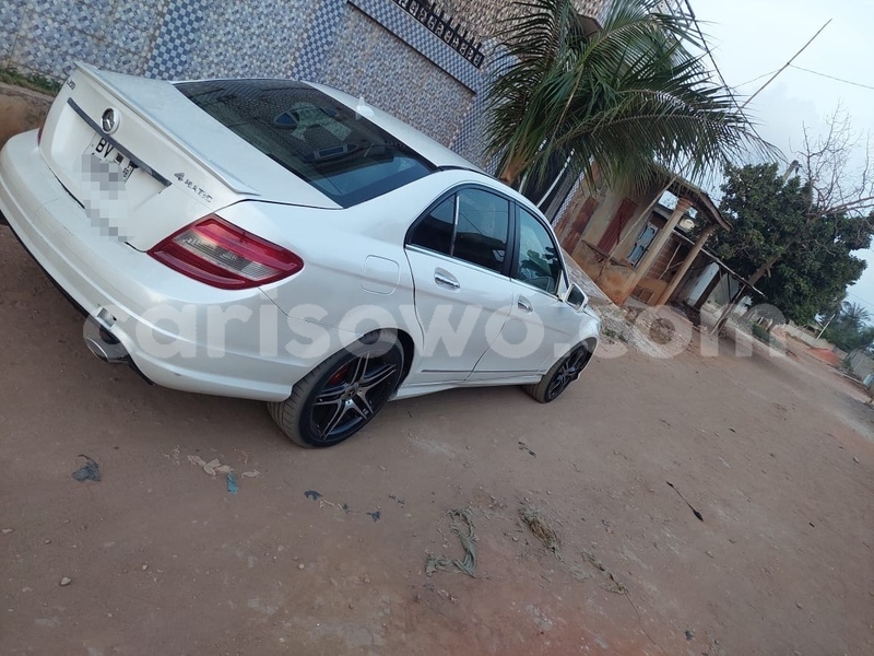 Big with watermark mercedes benz 300cd benin cotonou 24621