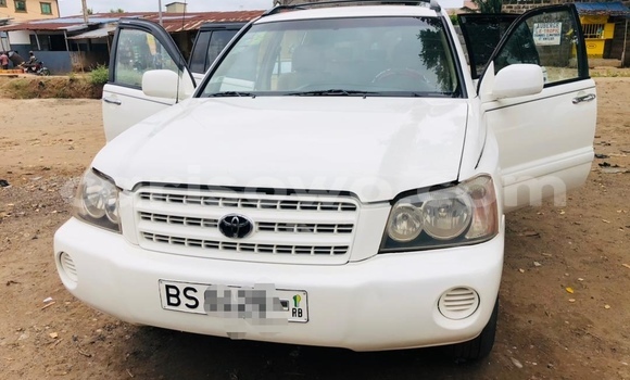 Buy Used Toyota Highlander White Car in Cotonou in Benign Buy Used Toyota Highlander White Car in Cotonou in Benign