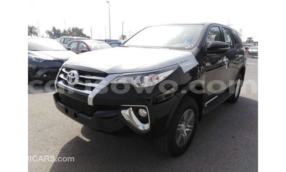 Acheter Import Voiture Toyota Fortuner Noir à Import - Dubai, Benin Acheter Import Voiture Toyota Fortuner Noir à Import - Dubai, Benin