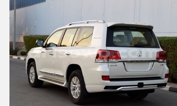 Acheter Occasion Voiture Toyota Land Cruiser Blanc à Cotonou, Benin Acheter Occasion Voiture Toyota Land Cruiser Blanc à Cotonou, Benin