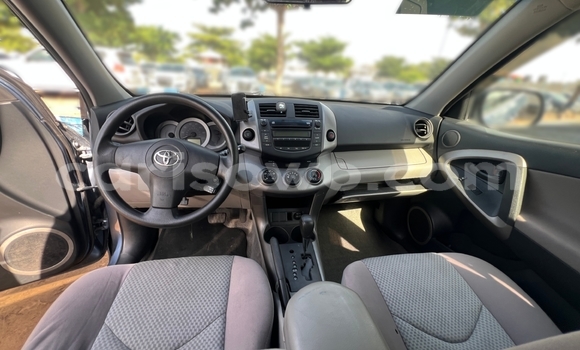 Ra Àlòkù Toyota RAV4 Blue Ọkọ̀ in Cotonou ni Benin Ra Àlòkù Toyota RAV4 Blue Ọkọ̀ in Cotonou ni Benin
