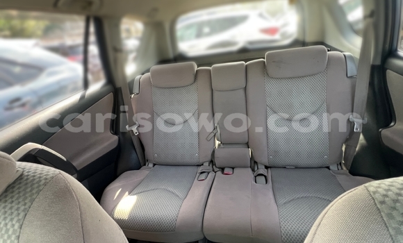 Ra Àlòkù Toyota RAV4 Blue Ọkọ̀ in Cotonou ni Benin Ra Àlòkù Toyota RAV4 Blue Ọkọ̀ in Cotonou ni Benin