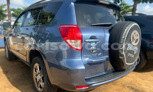 Ra Àlòkù Toyota RAV4 Blue Ọkọ̀ in Cotonou ni Benin Ra Àlòkù Toyota RAV4 Blue Ọkọ̀ in Cotonou ni Benin