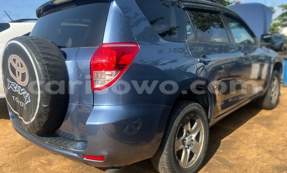 Ra Àlòkù Toyota RAV4 Blue Ọkọ̀ in Cotonou ni Benin Ra Àlòkù Toyota RAV4 Blue Ọkọ̀ in Cotonou ni Benin